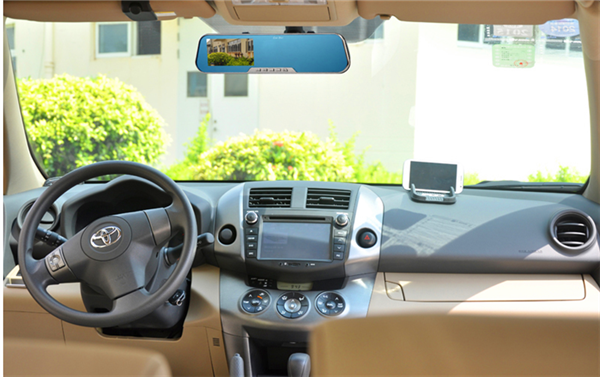 多路拍照行车记录仪