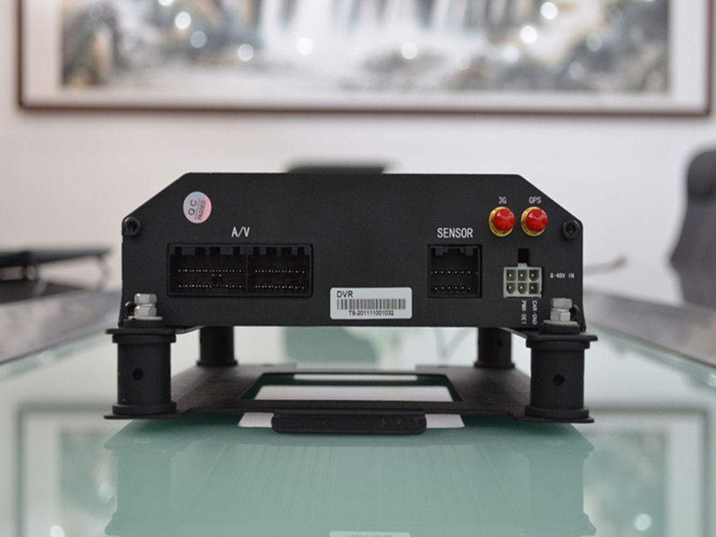 8路车载硬盘录像机DVR