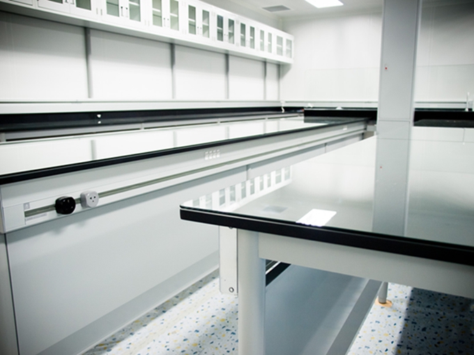 EUBIQ实验室家具配件安全电力系统