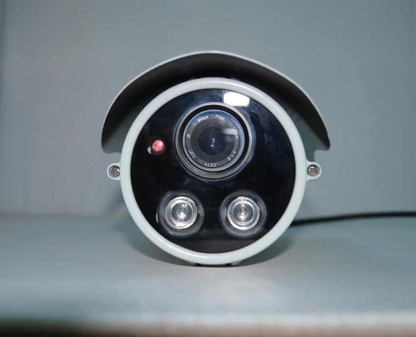 90外壳双灯低照度700线摄像机