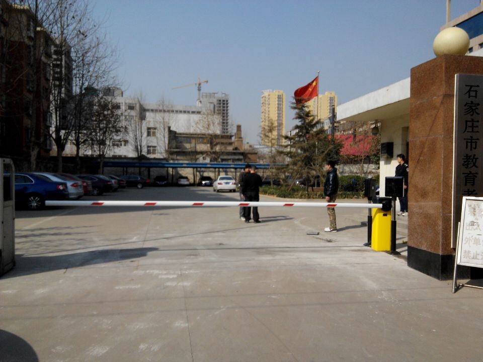 克拉玛依市蓝牙远距离不停车读卡系统，安全方便