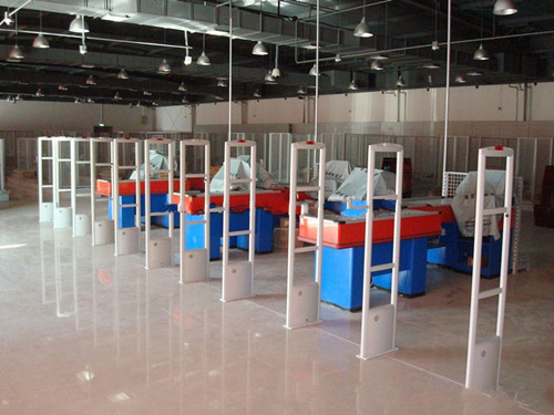 湖北广东广州服装店防盗门/超市防盗门/超市防盗设备厂家直批