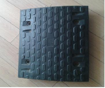 南宫市橡胶减速带，铸钢减速带，结实耐用