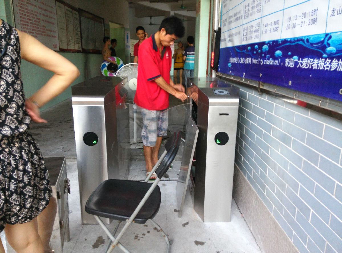 中山游泳馆检票翼闸，游泳池吞卡翼闸，门禁翼闸