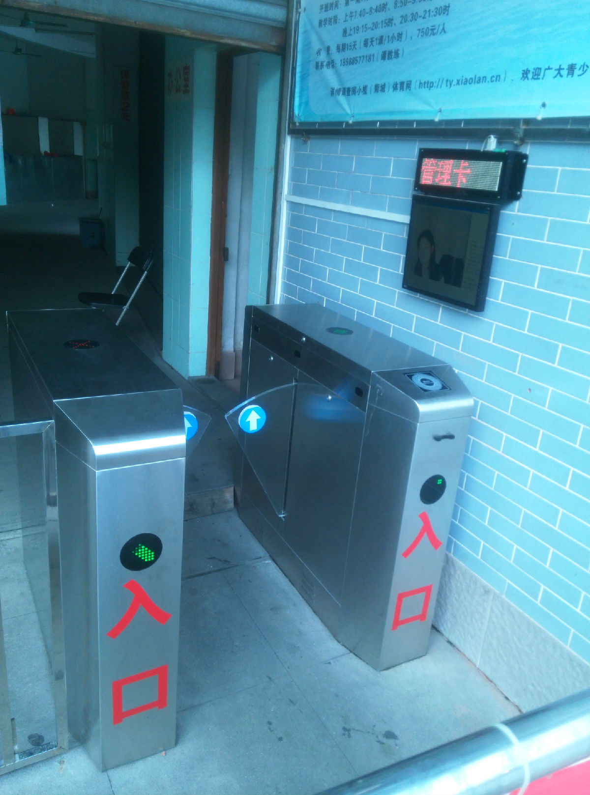 银行通道控制指纹转闸门，温泉会所通道闸，景点条码验票通道闸