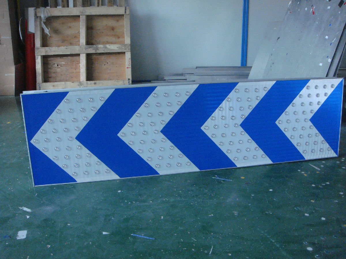 厂家拓安太阳能标牌 款式新颖 LED灯珠 交通标志牌