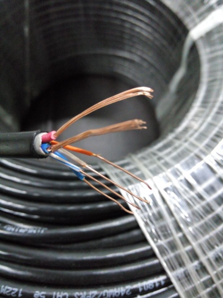 室外超五类非屏蔽双绞线（UTP CAT5e）