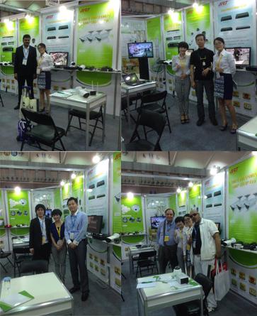 客户与鼎晟达工作人员合影