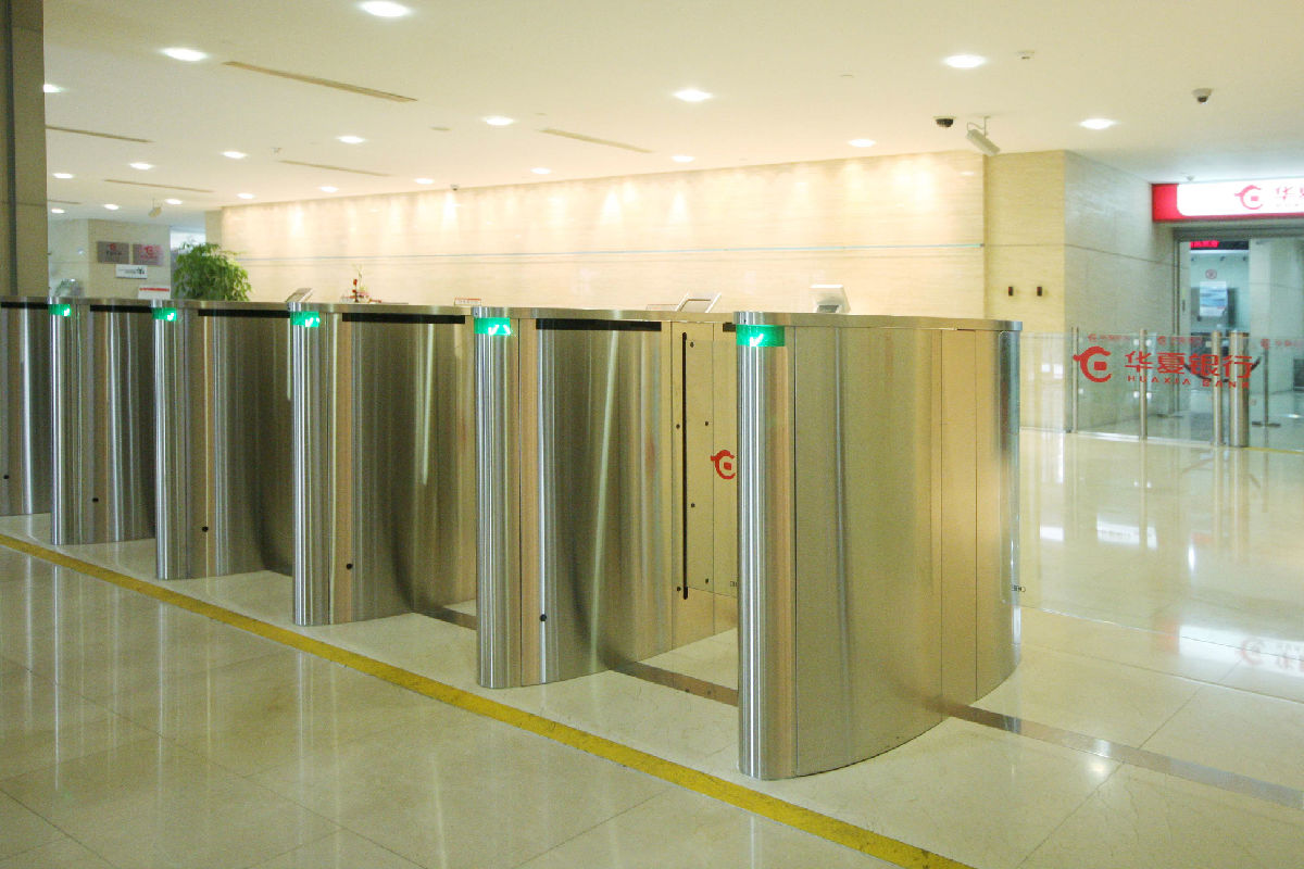 高档速通门｜玻璃道闸门禁