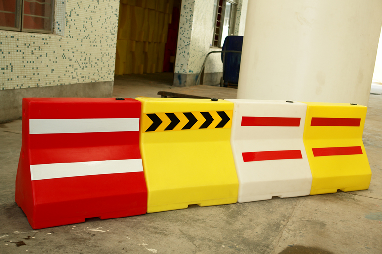 滚塑隔离墩 塑料小水马 道路隔离防撞水马