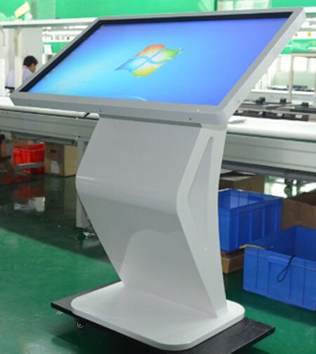 深圳厂家供应广告机，触摸屏一体机等