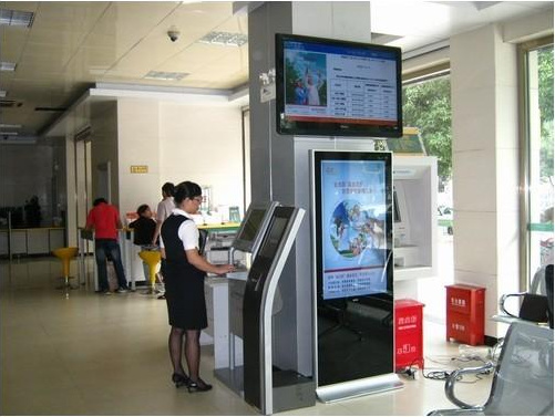 深圳厂家永潮鑫供应广告机，触摸屏一体机等，可根据客户要求定制