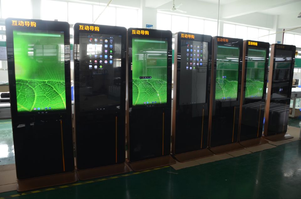 深圳厂家永潮鑫供应广告机，触摸屏一体机等，可根据客户要求定制