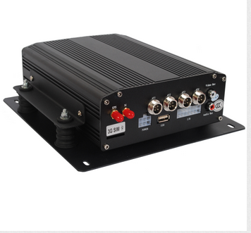 4路SD卡3G/4G DVR车载硬盘录像机