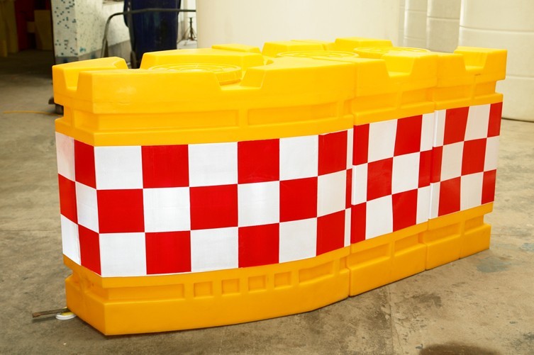 高速收费站专用防撞墩尺寸 防撞警示桶规格 船型防撞墩厂家