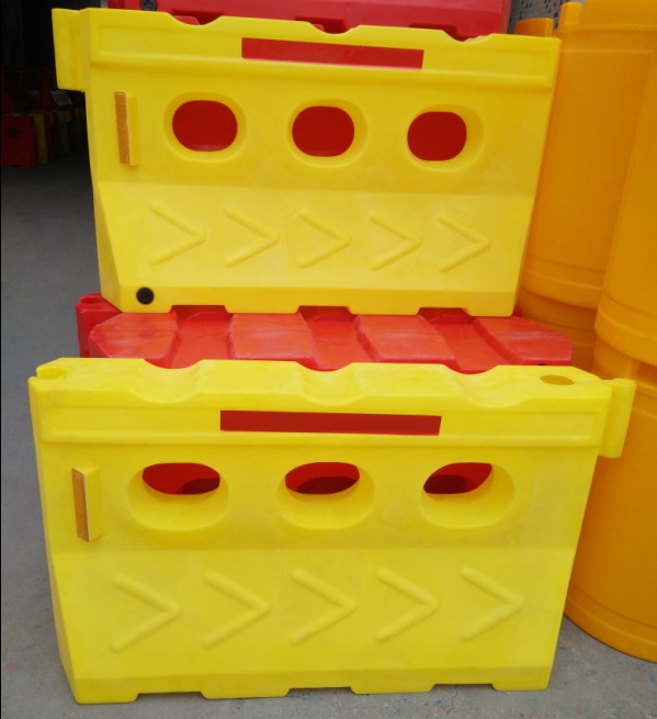 施工专用滚塑水马 隔离护栏水马 施工隔离墩 施工防撞桶厂家