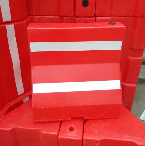 隔离墩小水马价格 滚塑水马出厂价 防撞水马批发