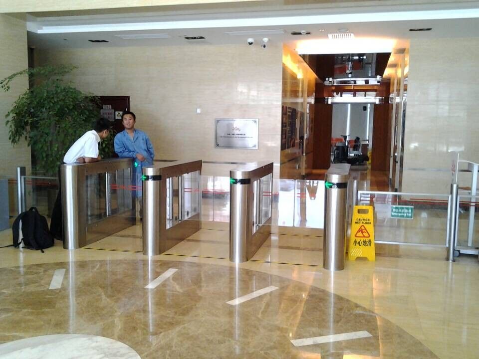 人脸门禁考勤摆闸，人脸识别摆闸安装调试