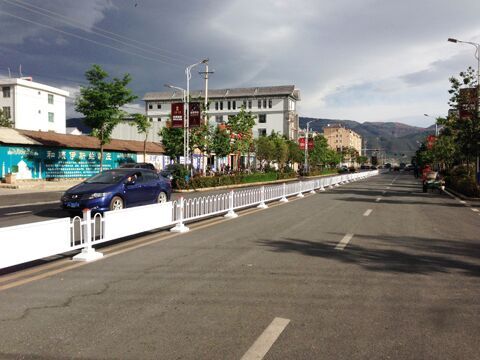 道路护栏为高考生护航