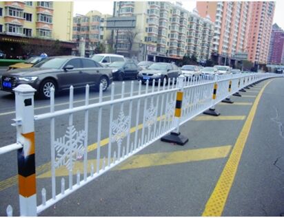  冰城特色道路护栏亮相机场路(图)