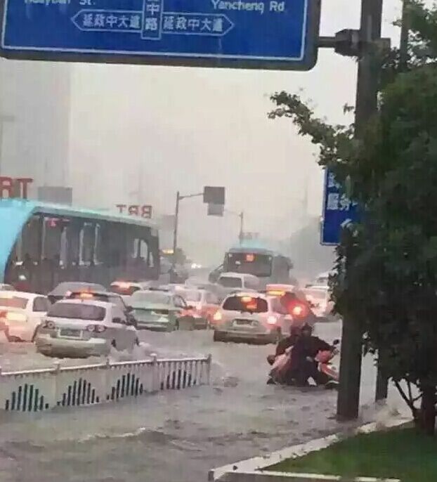  道路护栏厂家划船带你游常州