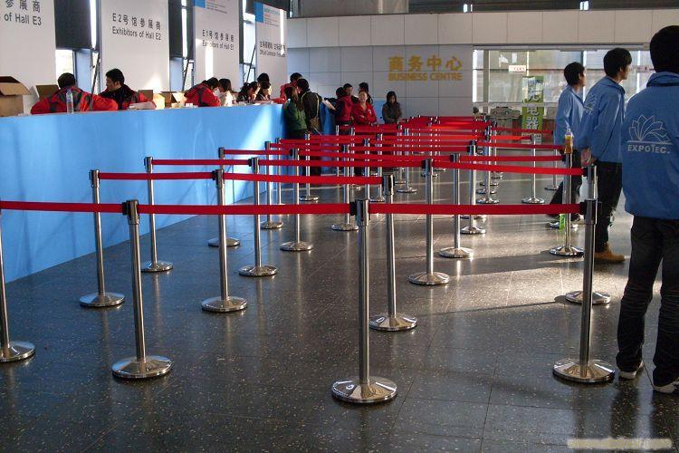 伸缩护栏隔离带厂家|不锈钢伸缩护栏价格