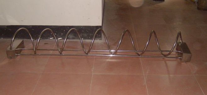 能防止自己被盗的自行车停车架