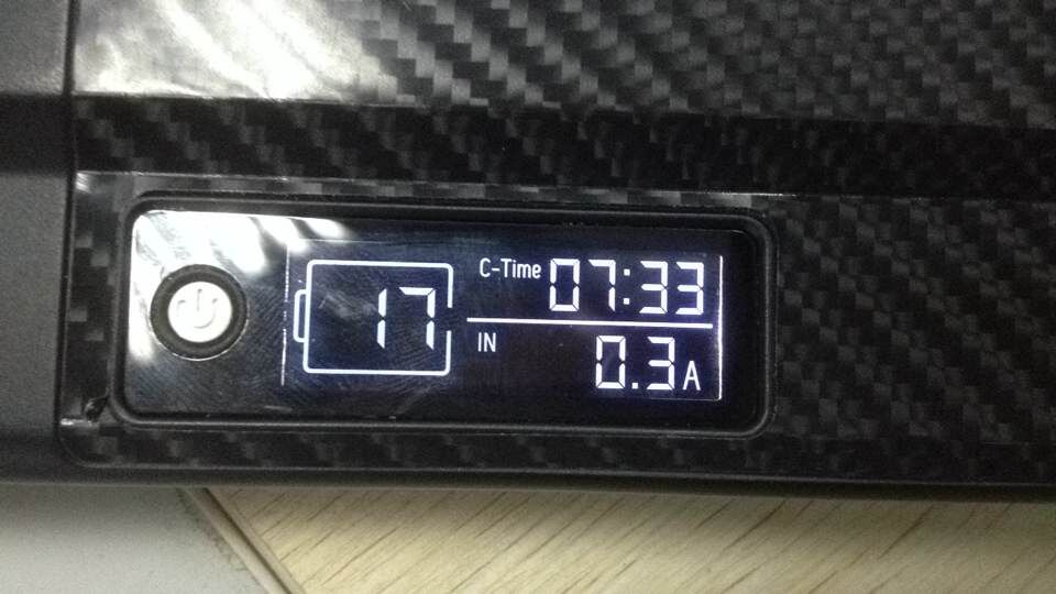 带汽车应急启动点火功能的移动电源LCD液晶显示屏