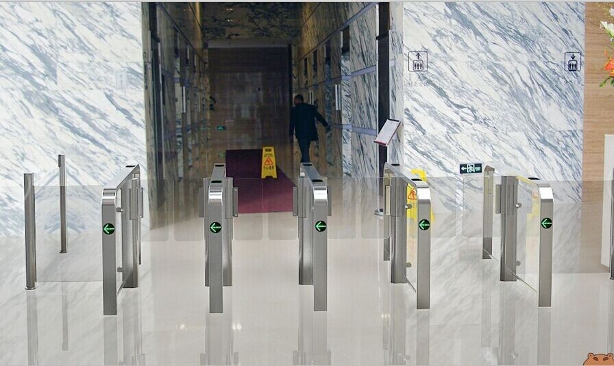 上和科技速通门商场，写字楼。室外 防撞