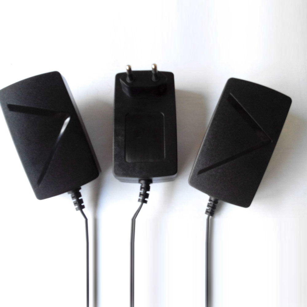 优质12V2A电源适配器 适用移动DVD EVD LED灯条 安防监控