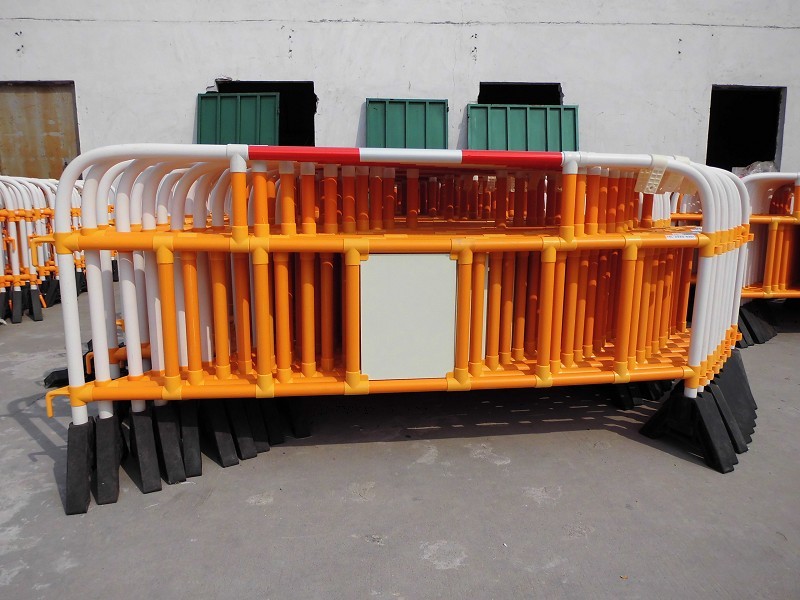 工厂直销出口香港、菲律宾等海外塑胶护栏、交通铁马、道路交通设施