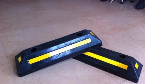 工厂直销东莞华顺优质橡胶车轮定位器、车轮防撞块、停车场设施