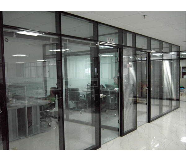 大望路专业安装防火门，钢化玻璃门，电动卷帘门维修。