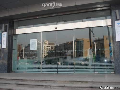 大屯路专业安装电动卷帘门，防火门，钢化玻璃隔断。维修电机