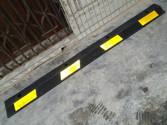 2米长橡胶定位器 停车场车轮止退器 深圳交通设施