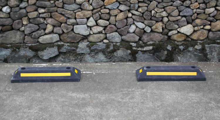 停车场橡胶定位器  车路止退器 深圳交通设施厂家批发