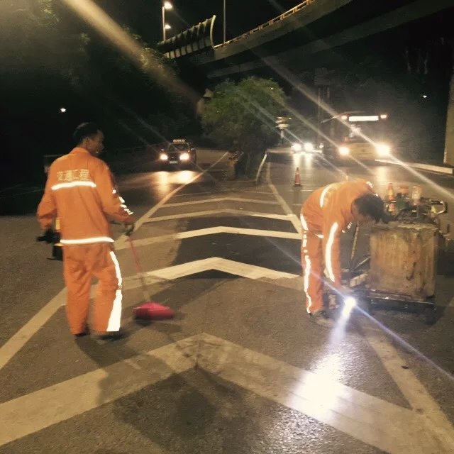深圳专业道路划线公司、停车场施工、通道线，停车位划线