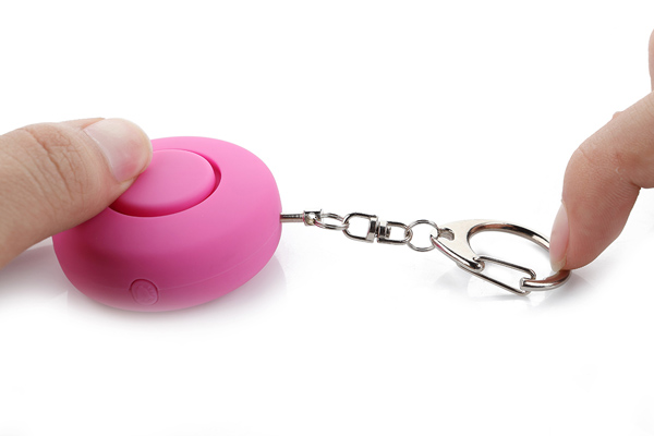 拉钥匙扣就报警