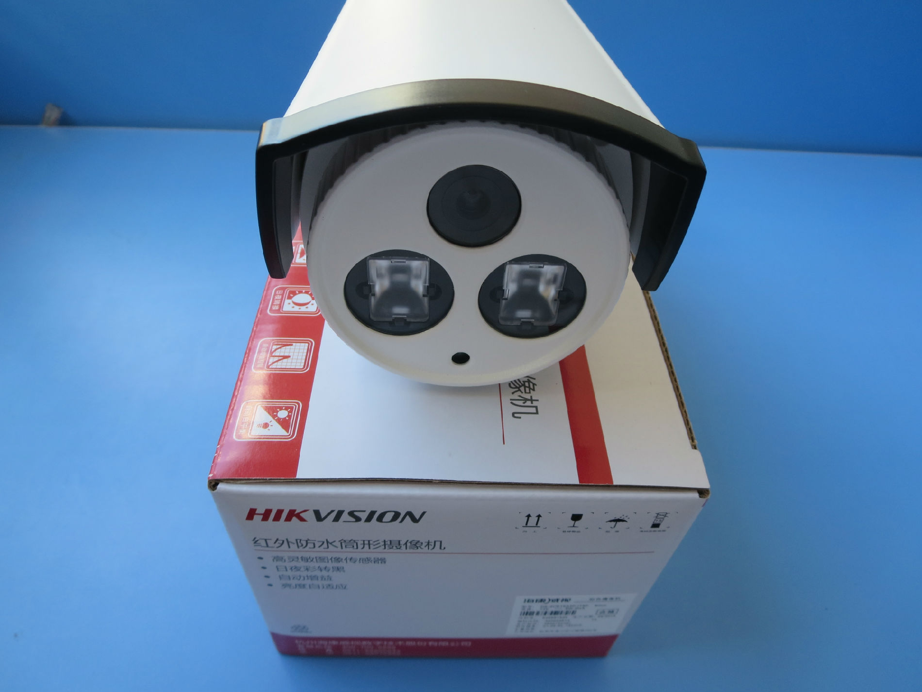 海康威视DS-2CE16A2P-IT3P高清700线红外防水筒型摄像机