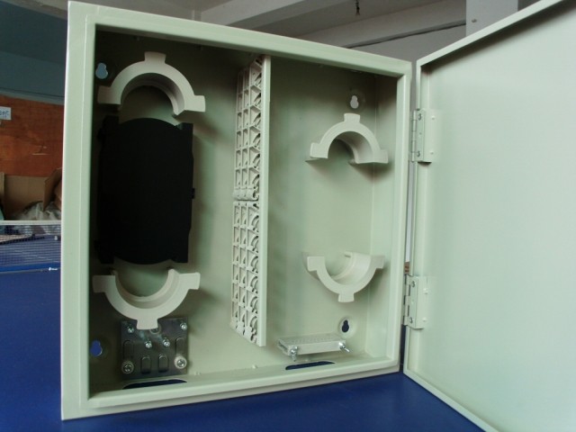 供应 FTTH1分16插片式光分路器箱 楼道16芯光纤分纤箱