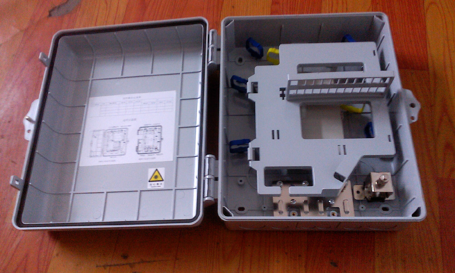 厂家长期供应1分16光分路纤箱 1分16光缆配线箱 光纤分纤箱 配线箱
