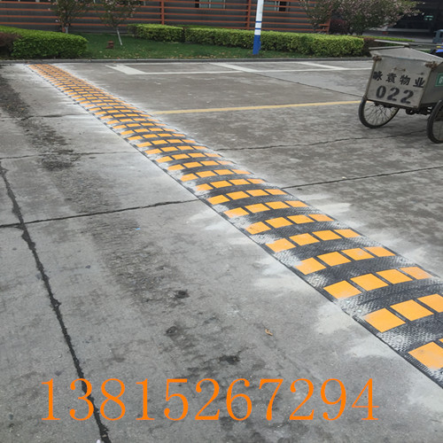 苏州减速带 昆山减速驳，吴江减速路拱，减速带厂家