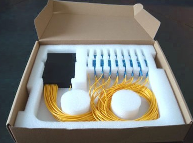 供应尾纤式分光器 FC接头盒式波导插片 插片式光分路器1分8