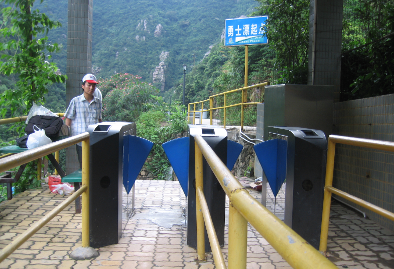 供应翼梭游乐园景区体育馆翼闸三辊闸电子门票票务系统