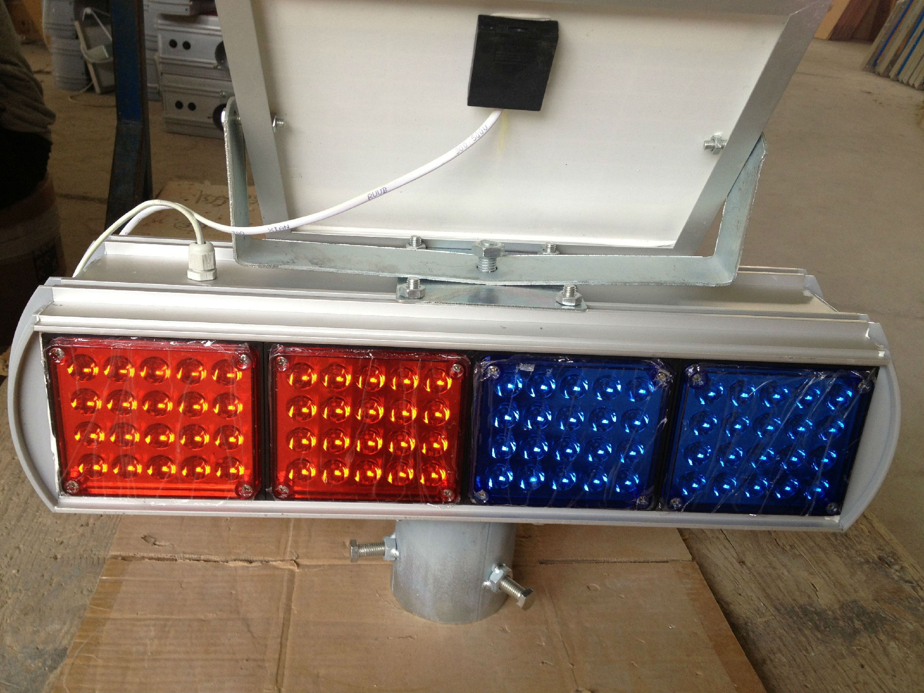 浙江润鑫便携式爆闪警示灯应用于交警，路政等交通