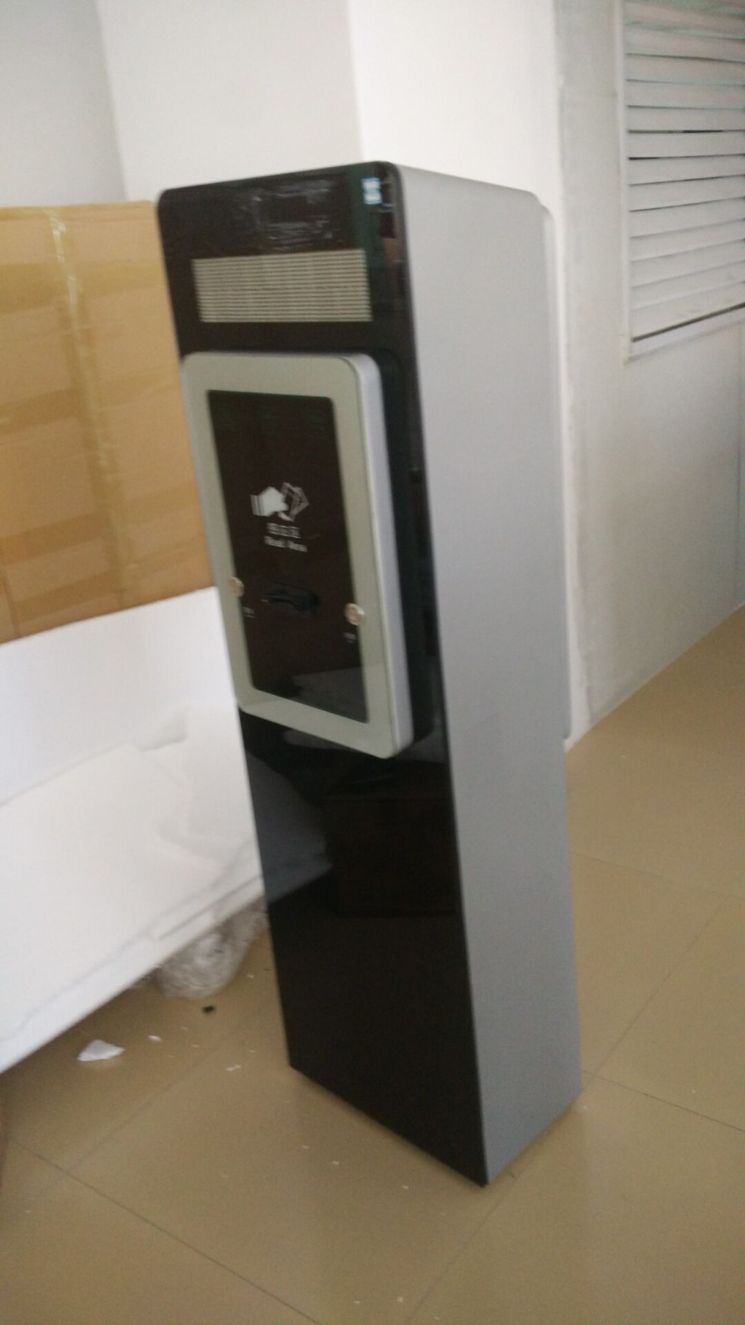 新型道闸 车牌识别   票箱 停车场