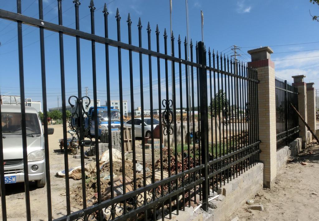 广东烤漆黑色锌钢围墙栅栏厂家批发  锌钢围墙护栏结实耐用