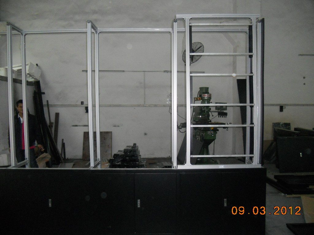 LTI460HN09落地机柜四层拼接机柜