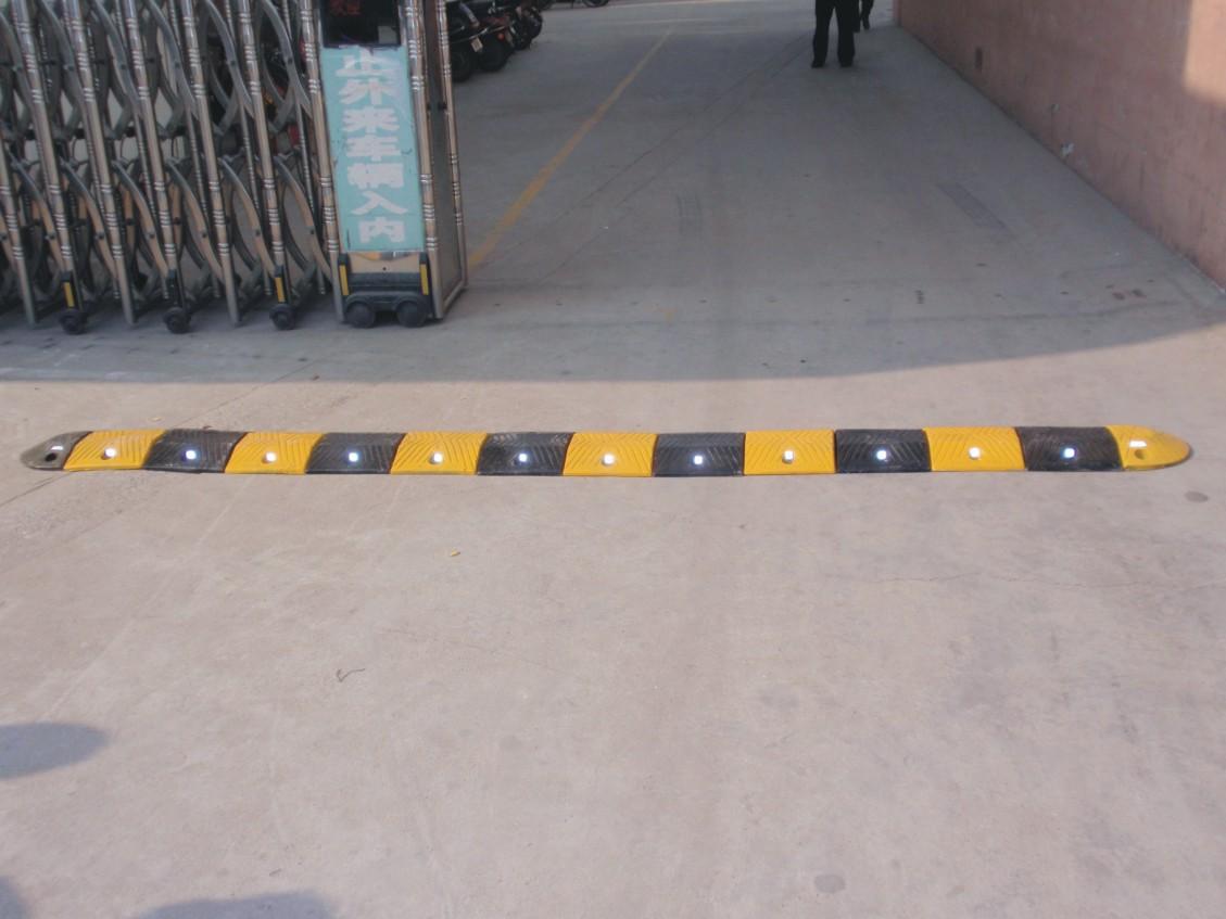 橡胶减速带高强橡胶道路减速专用