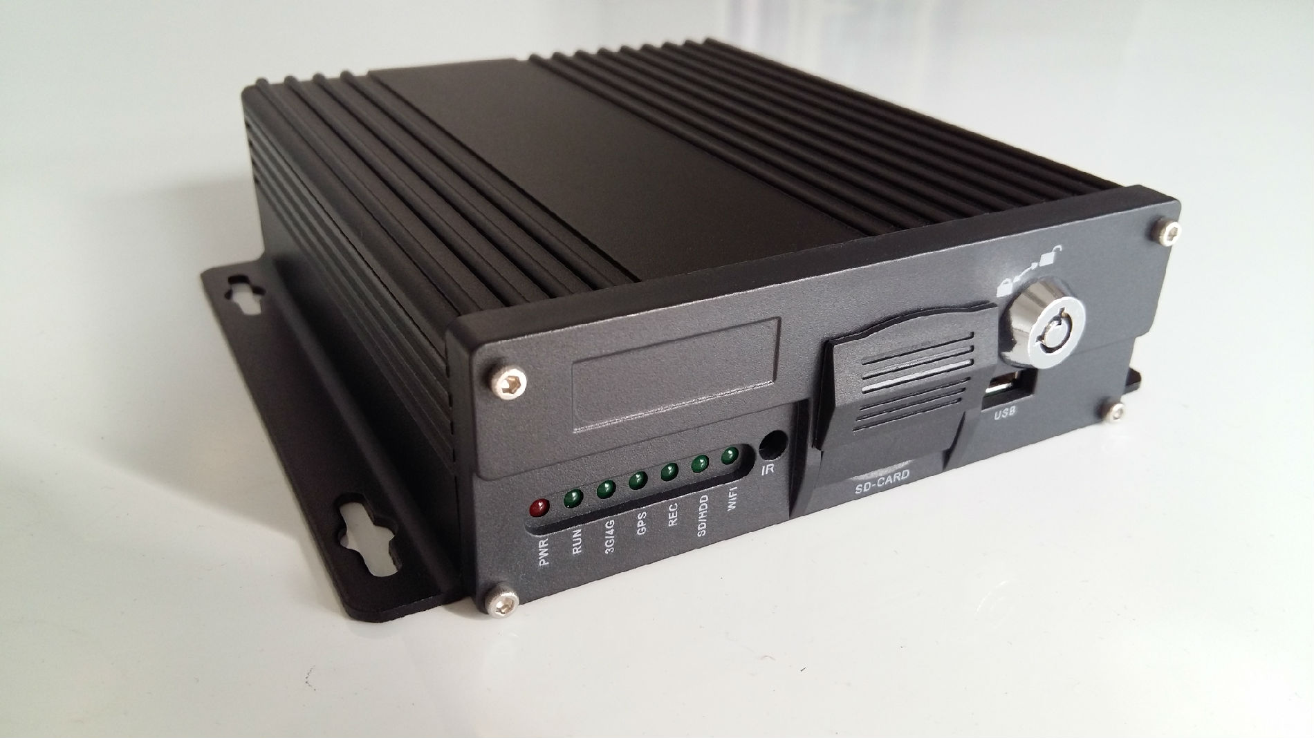 富迪威4路高清车载录像机/车载SD卡录像机/720P车载